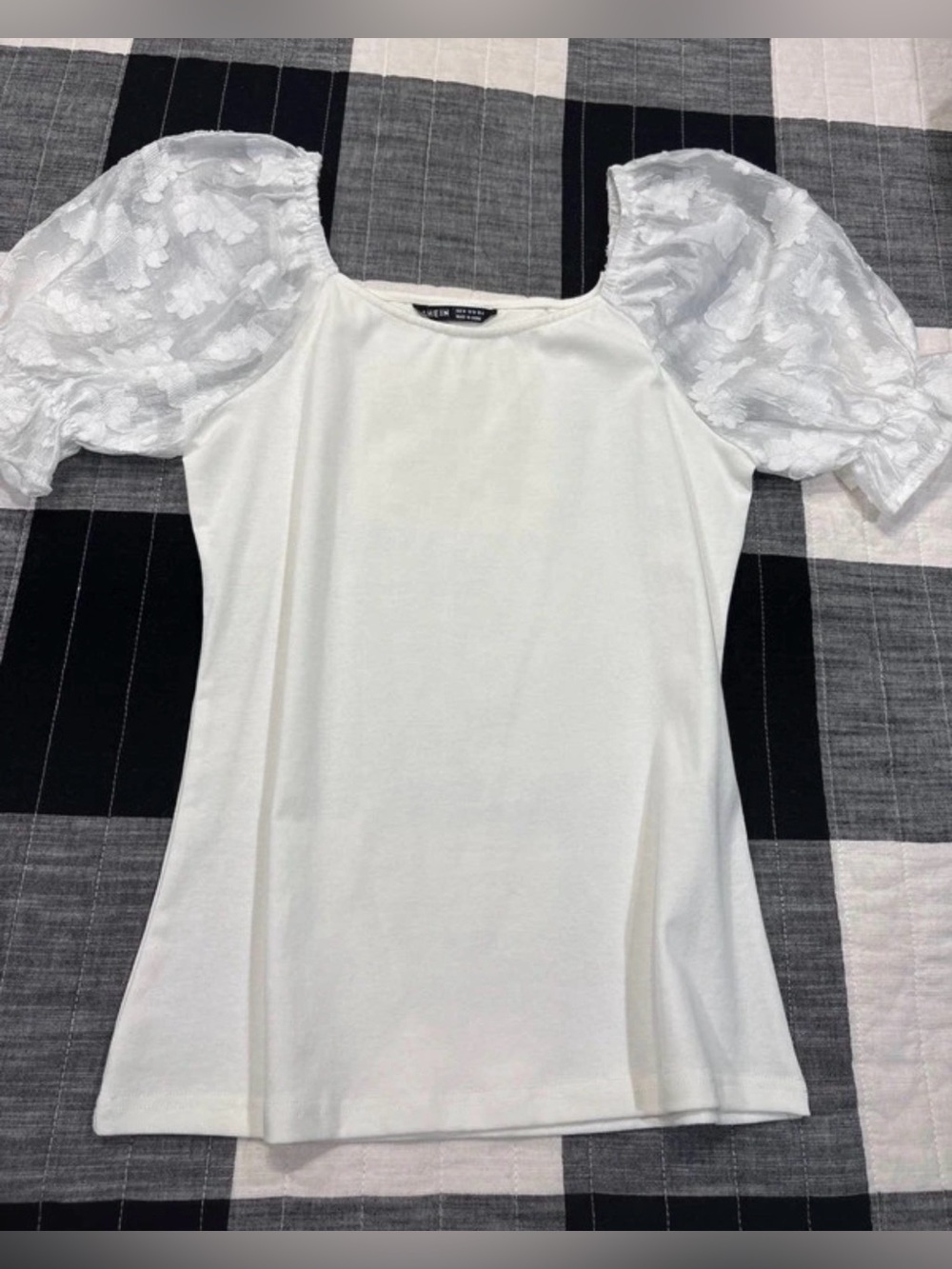 SHEIN White Puff Sleeve Floral Lace Knit Top
